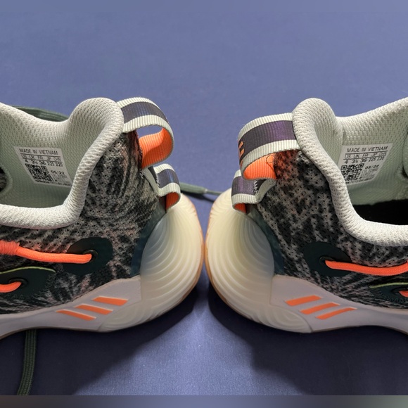 Court shoes. Size 4. Worn once. - Picture 4 of 4